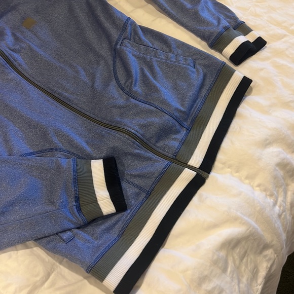 Bench. jacket - Picture 4 of 5